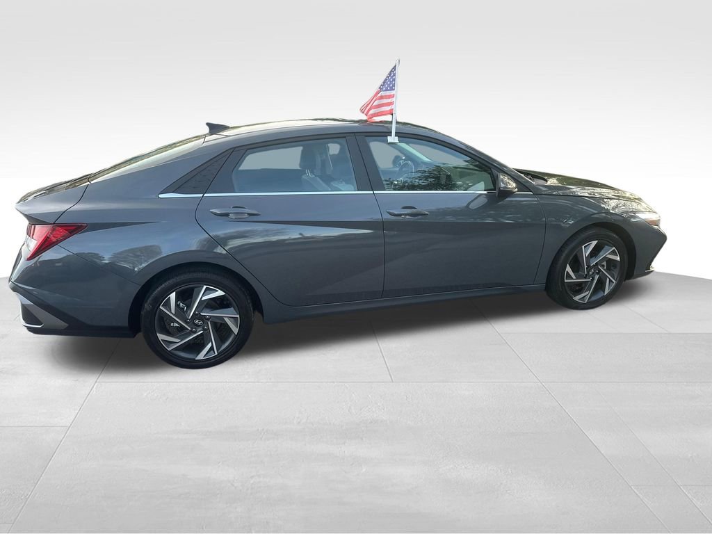 Used 2025 Hyundai Elantra Limited image 28