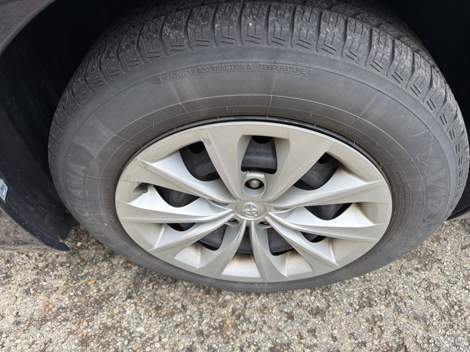 Used 2017 Toyota Camry LE image 7