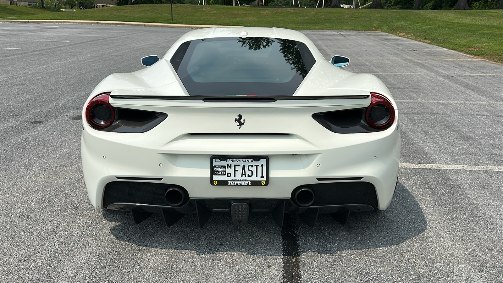 Used 2017 Ferrari 488 GTB RWD image 13