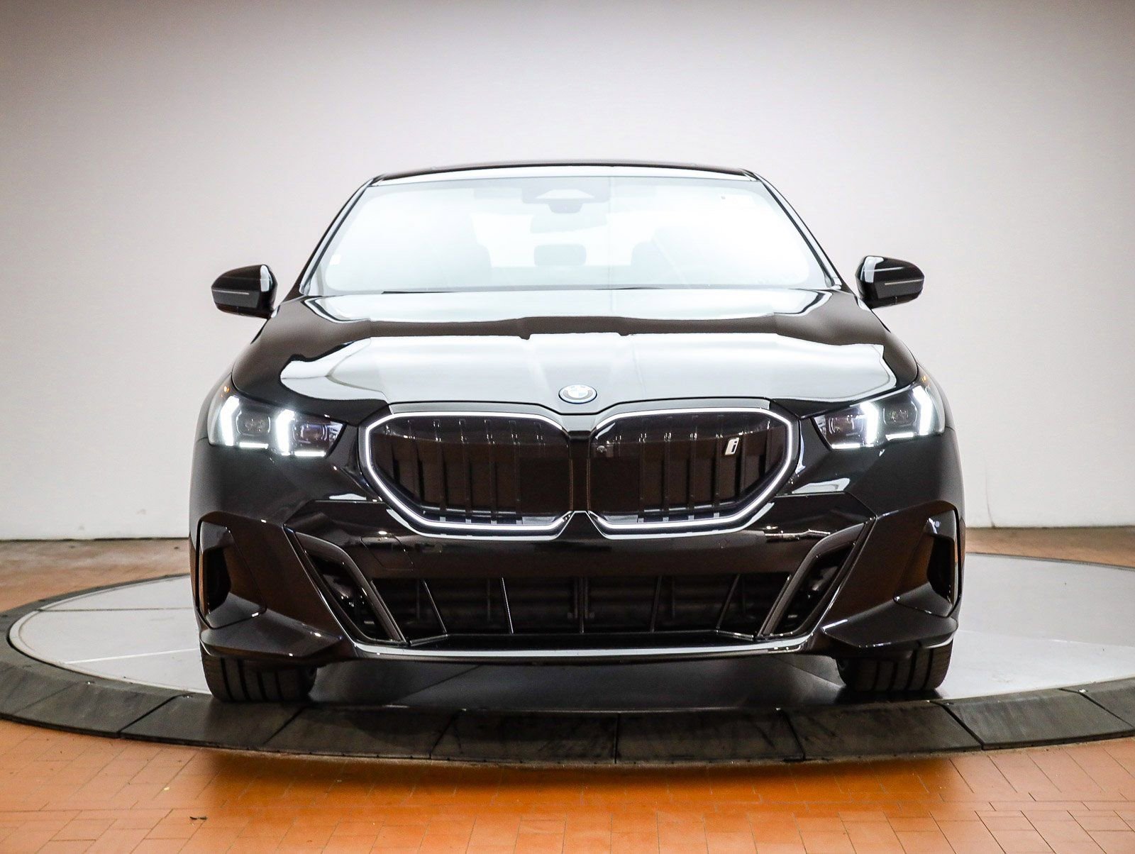 New 2026 BMW i5 eDrive40 w/ M Sport Package AWD/4WD image 2