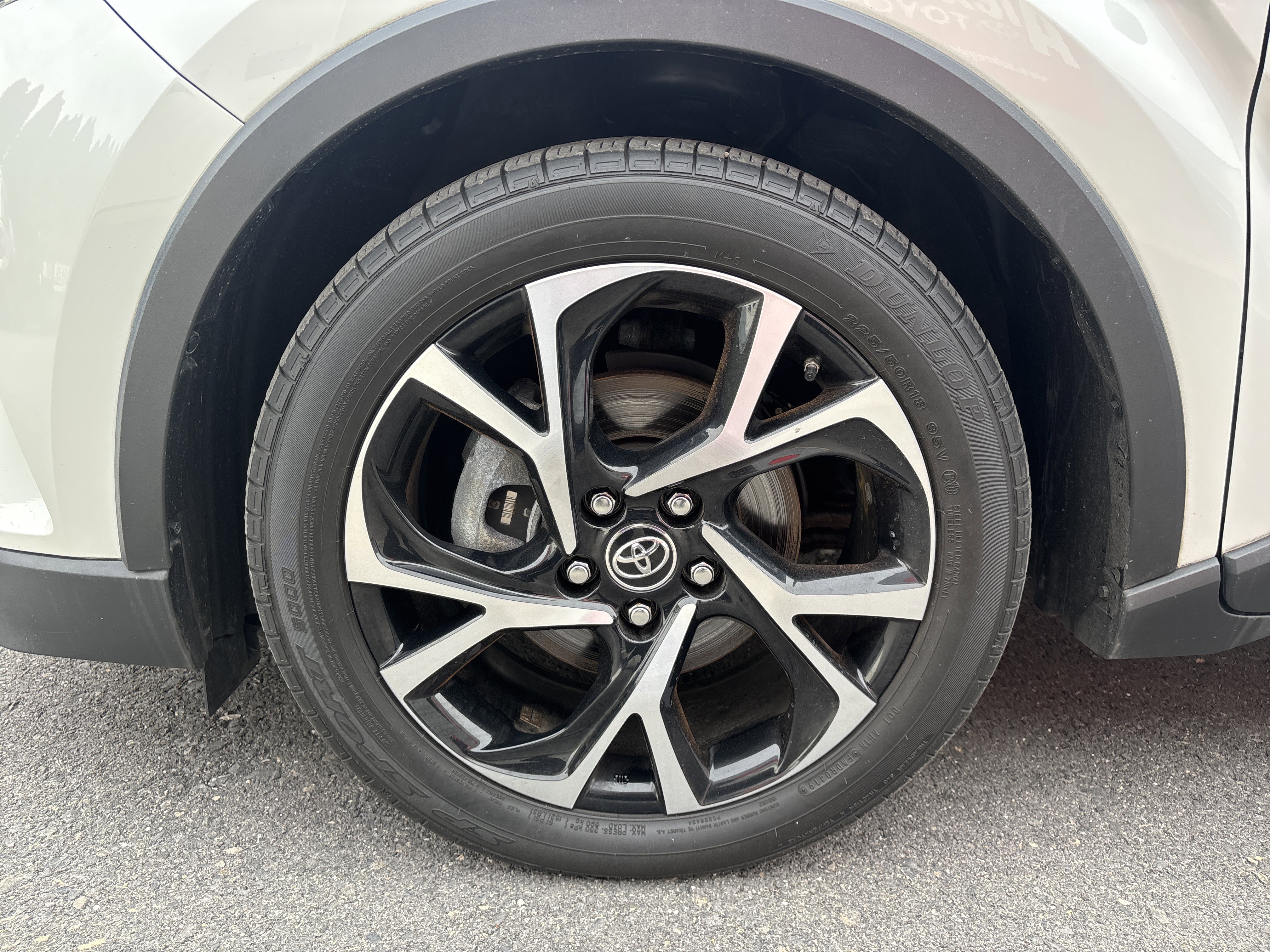 Used 2019 Toyota C-HR Limited image 11