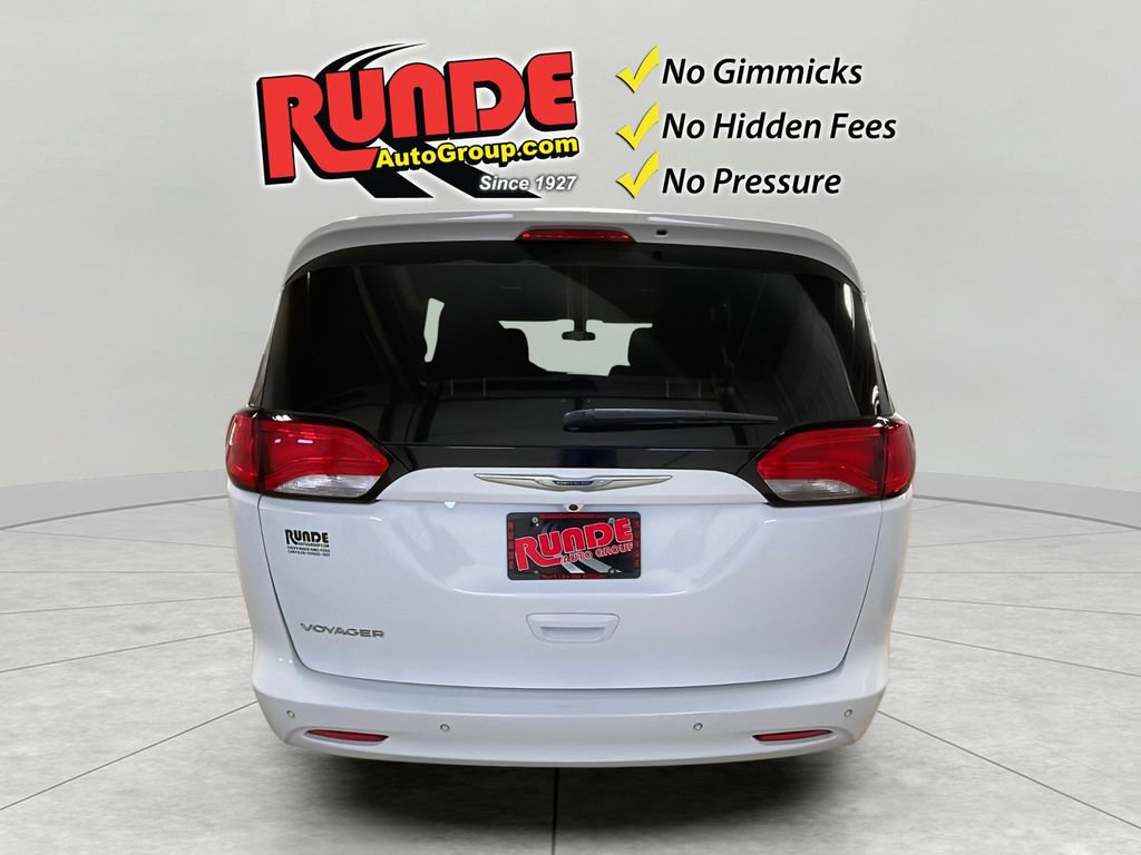 Used 2020 Chrysler Voyager LX FWD image 4