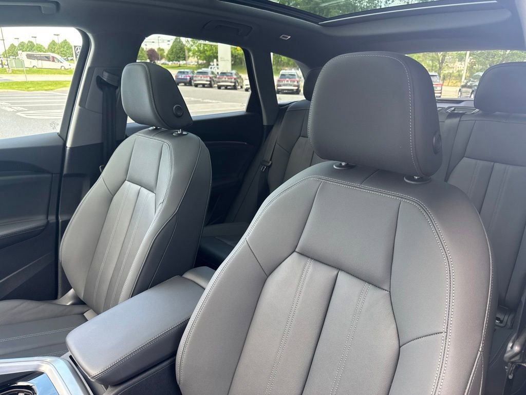 Used 2025 Audi Q5 Premium w/ Convenience Package AWD/4WD image 25