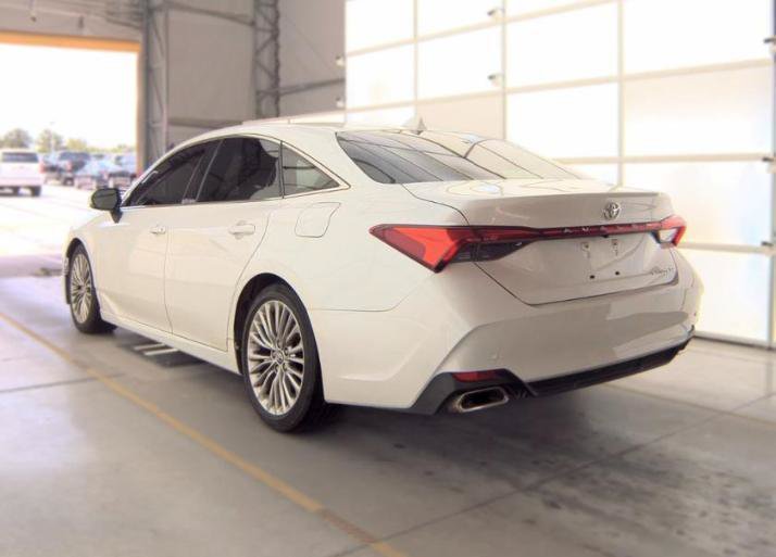 Used 2019 Toyota Avalon Limited w/ Advanced Safety Package FWD image 4