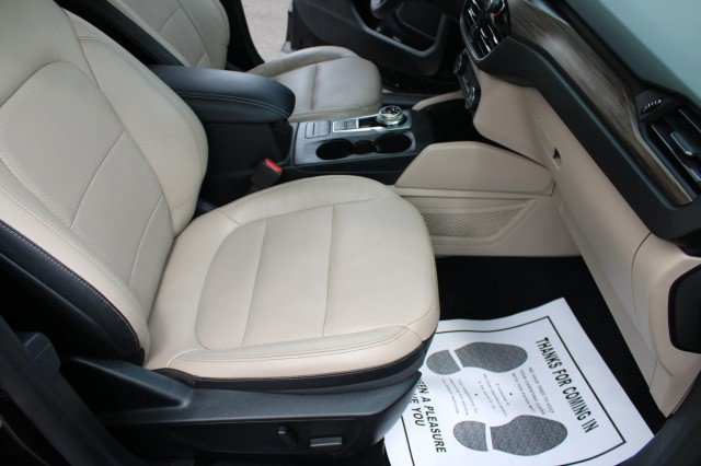Used 2020 Ford Escape Titanium image 16