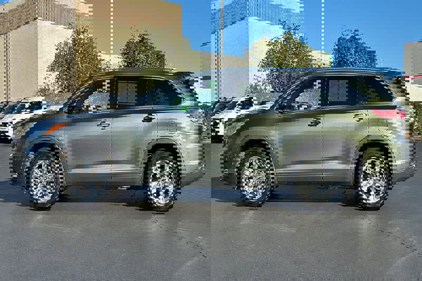 Used 2014 Toyota Highlander Limited image 9