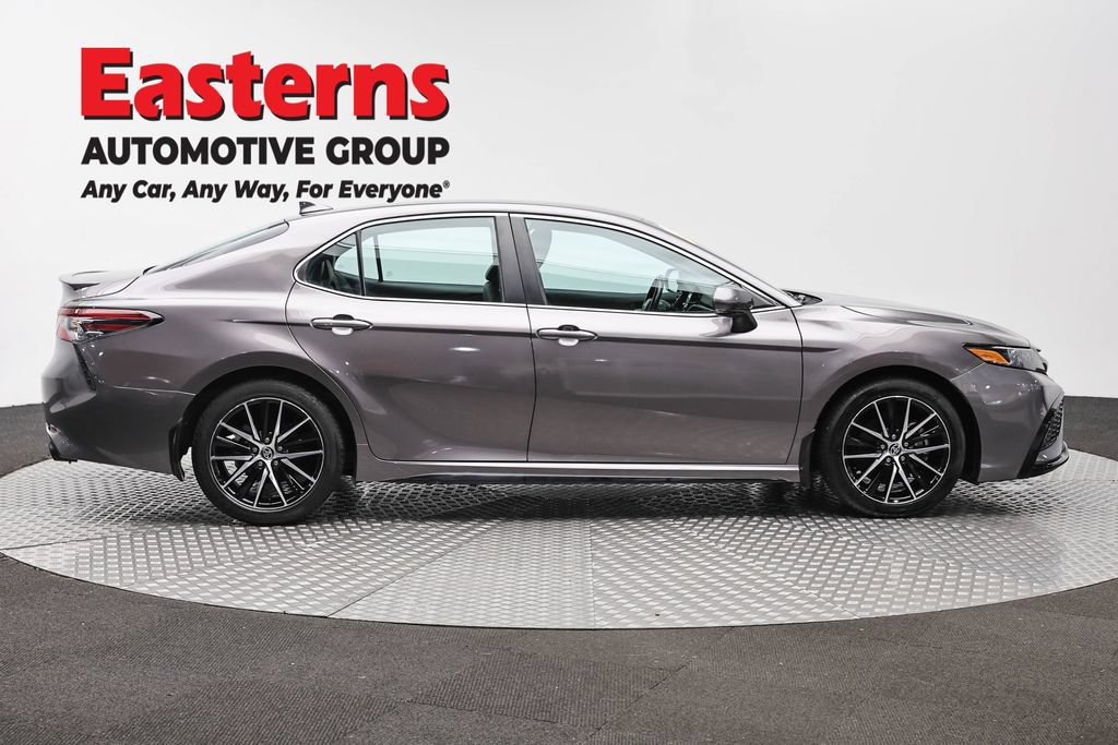 Used 2024 Toyota Camry SE FWD image 4