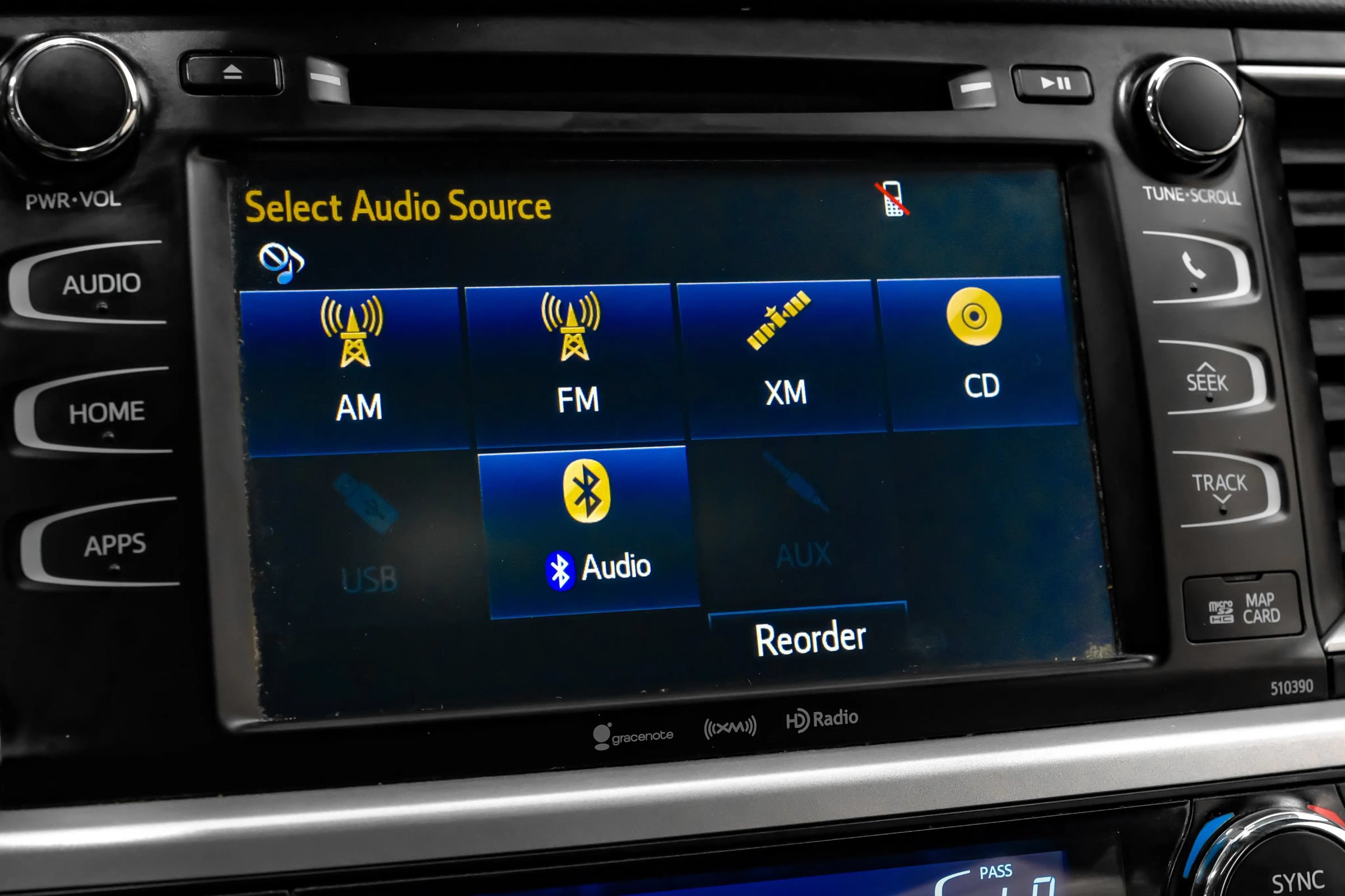 Used 2019 Toyota Highlander XLE FWD image 25