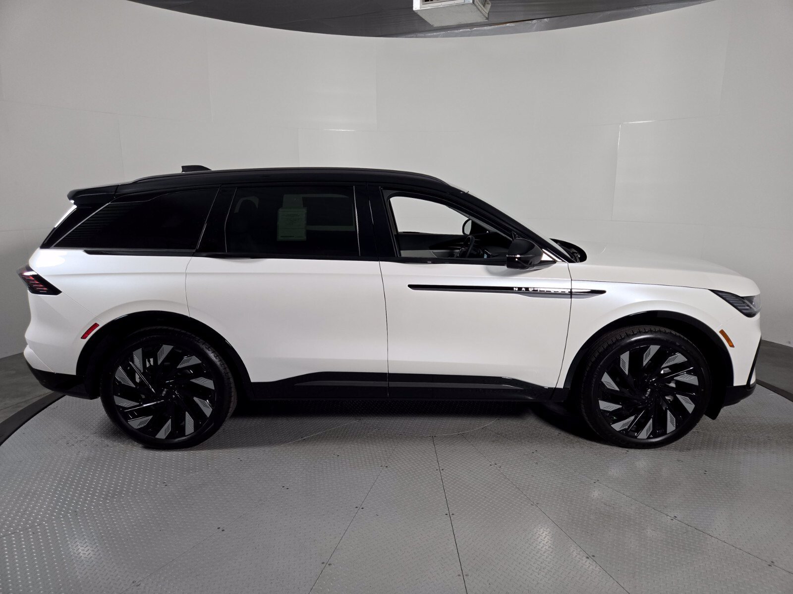 New 2026 Lincoln Nautilus Reserve AWD/4WD image 3