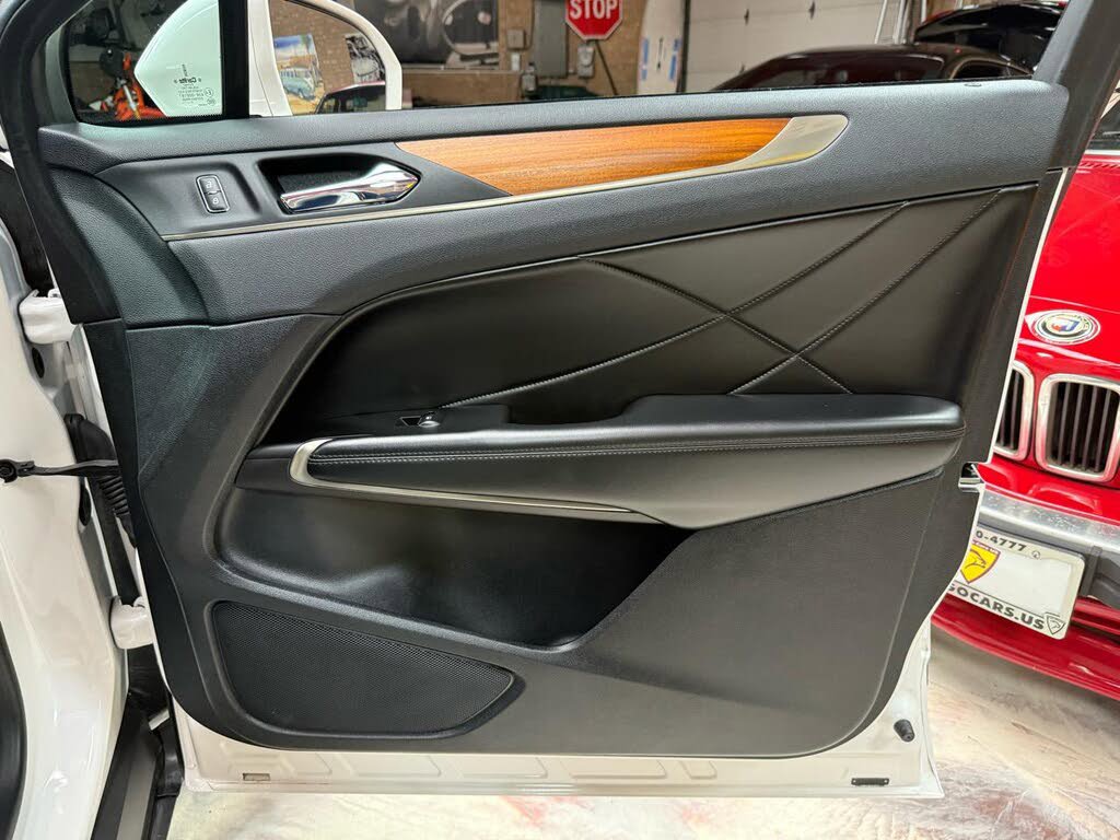 Used 2018 Lincoln MKC Select w/ Select Plus Package FWD image 31