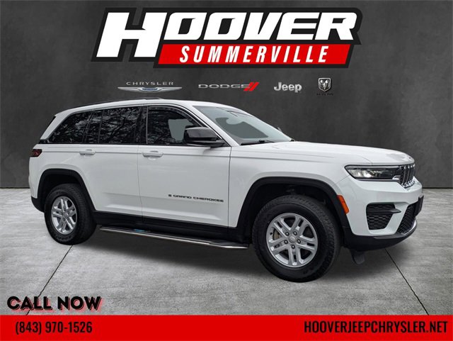 Used 2023 Jeep Grand Cherokee Laredo image 1