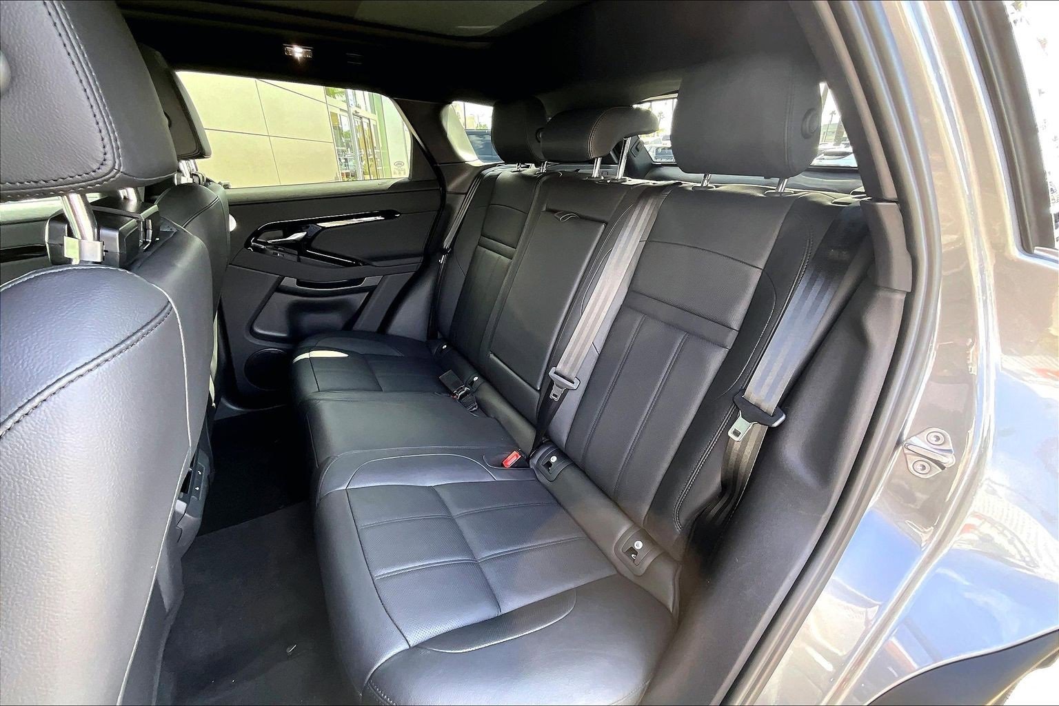 Used 2025 Land Rover Range Rover Evoque Dynamic SE image 26