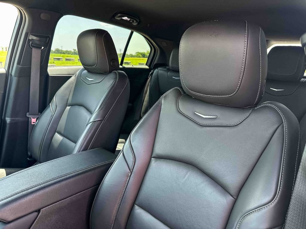 Used 2024 Cadillac XT4 Luxury w/ Cold Weather Package FWD image 14