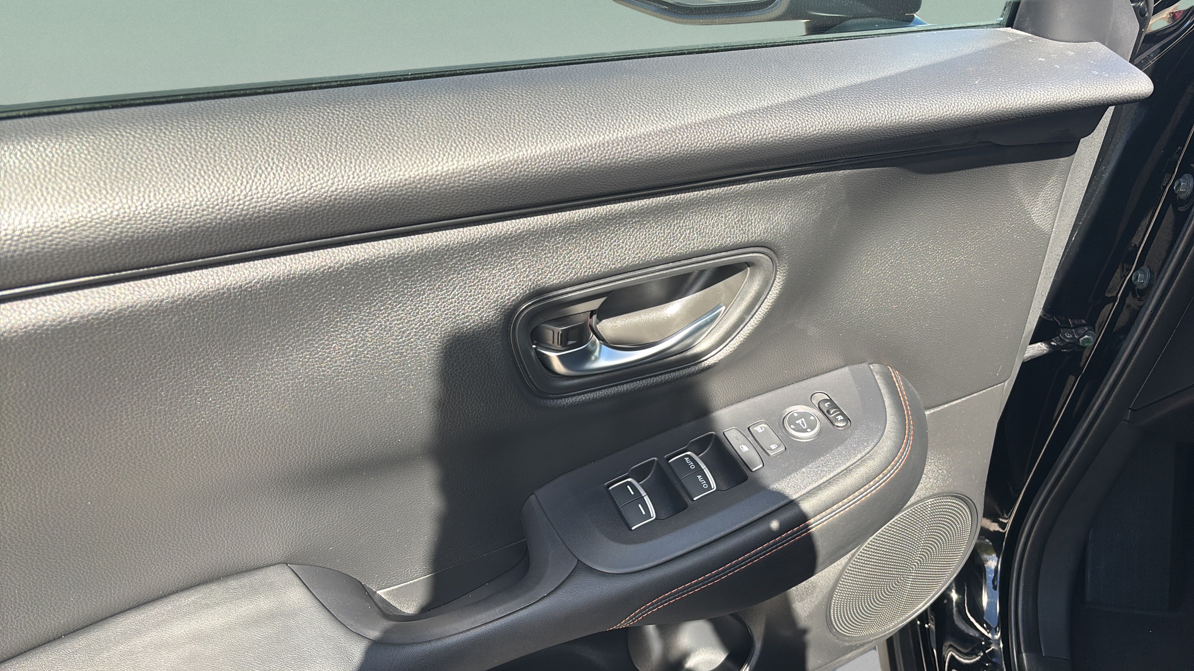 Used 2025 Honda HR-V Sport image 12