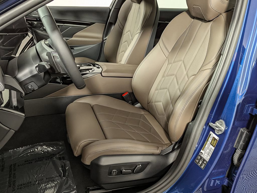 Used 2025 BMW 530i xDrive w/ Premium Package image 17