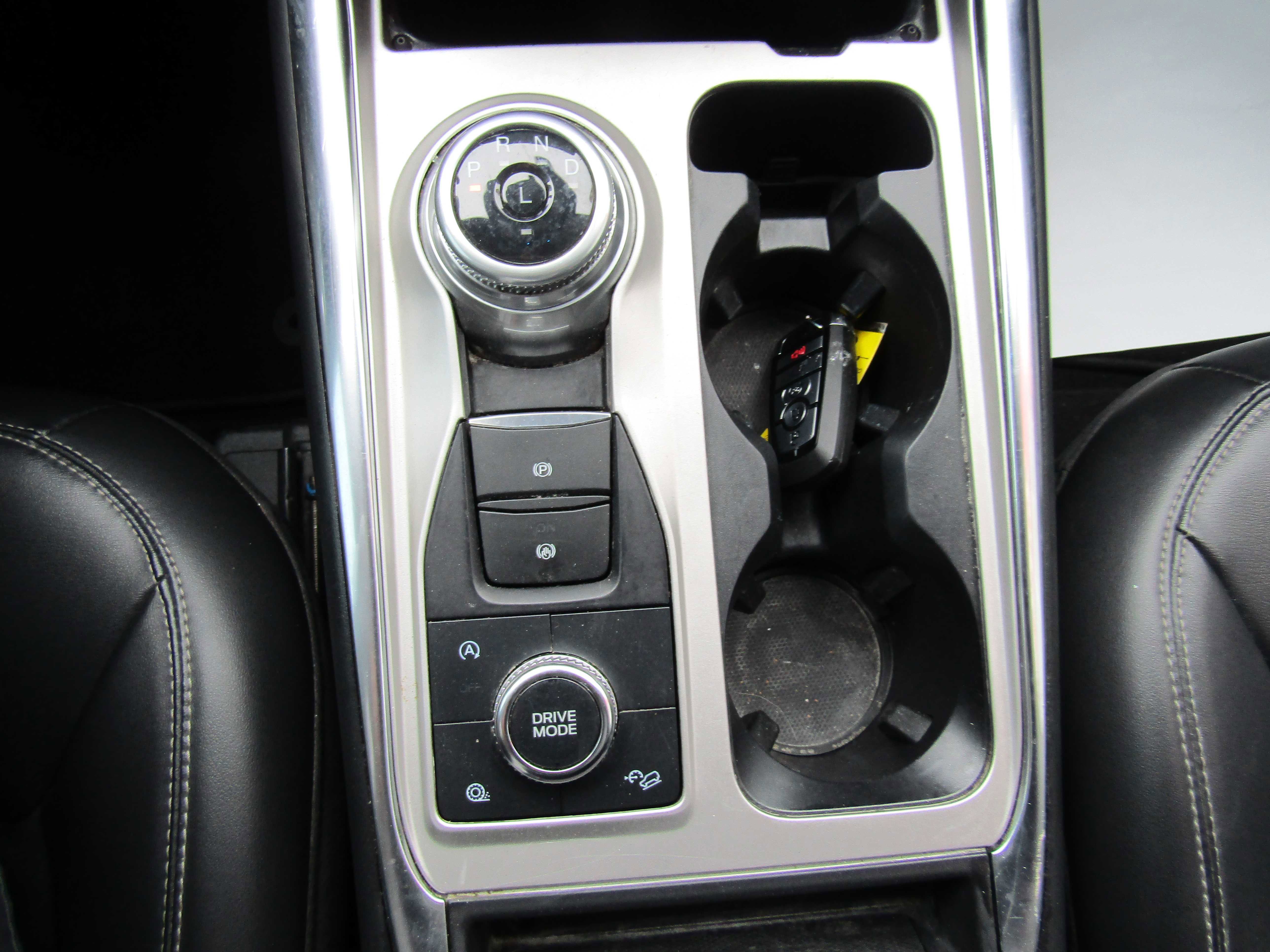 Used 2021 Ford Explorer XLT w/ Equipment Group 202A AWD/4WD image 22