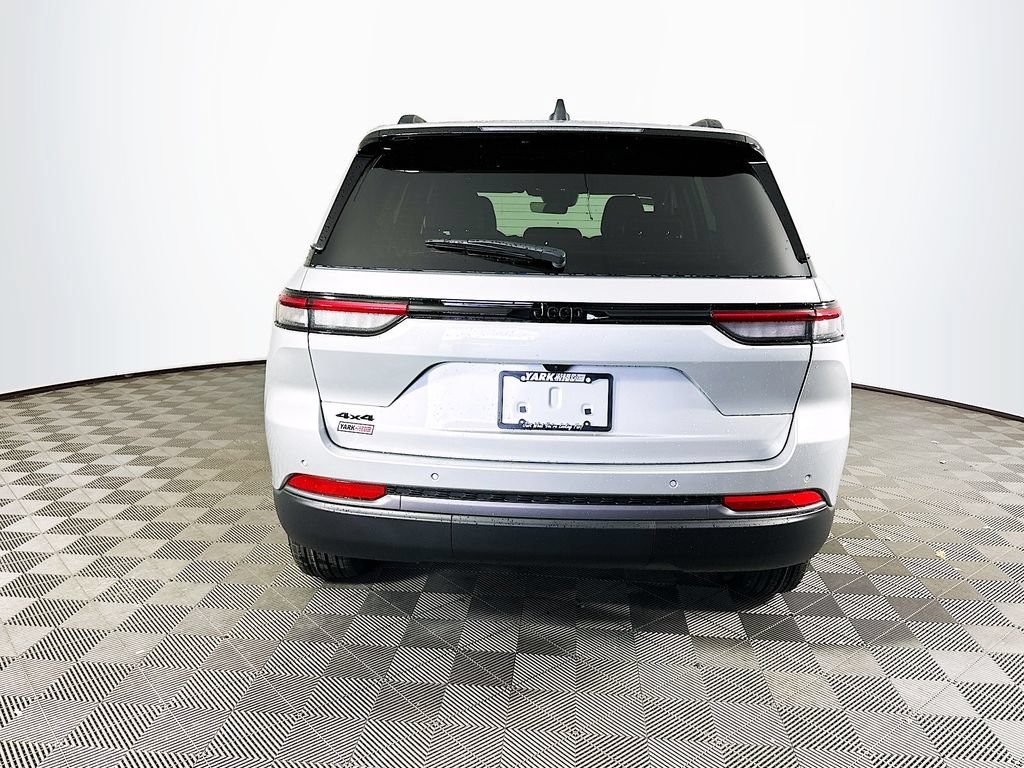 New 2026 Jeep Grand Cherokee Altitude AWD/4WD image 9