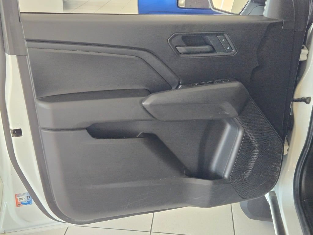 Used 2025 Chevrolet Colorado W/T AWD/4WD image 18