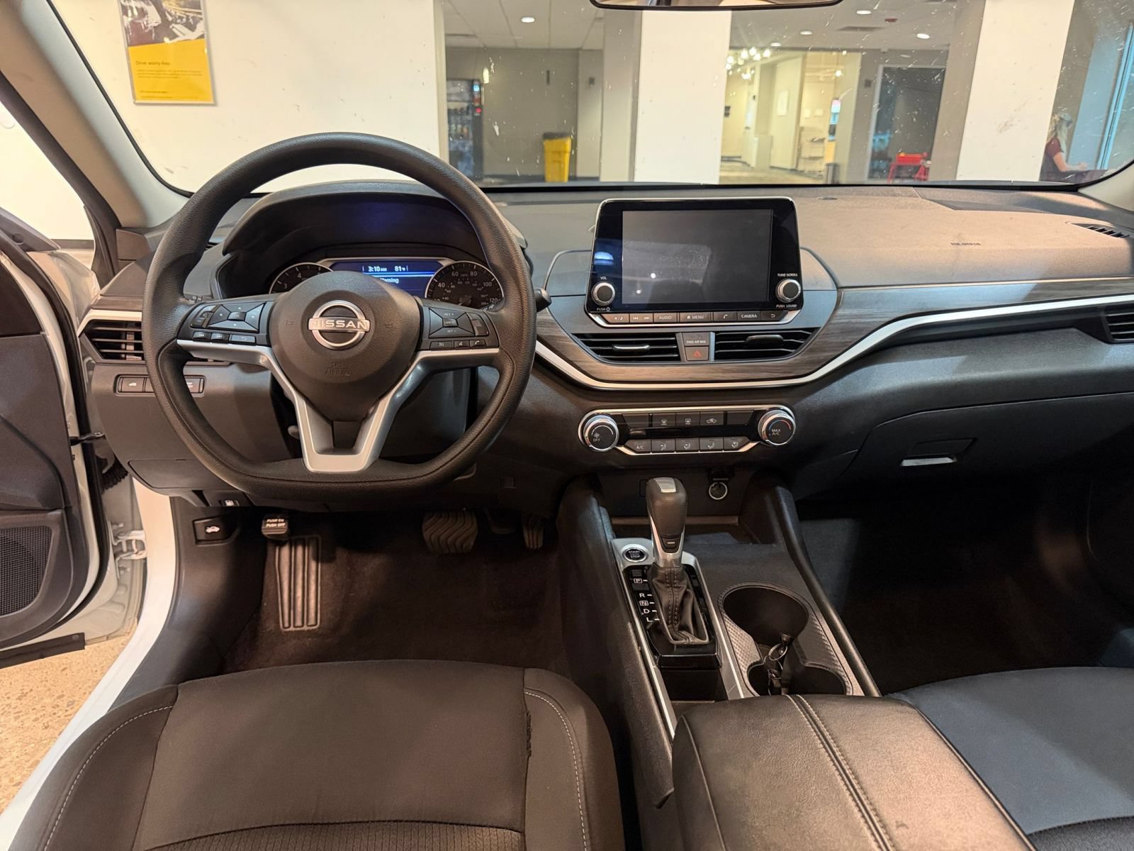 Used 2025 Nissan Altima 2.5 SV FWD image 32