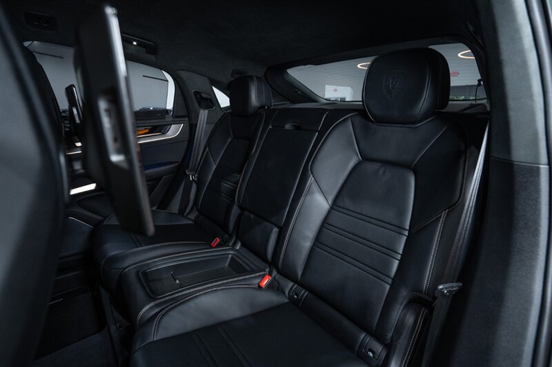 Used 2024 Porsche Cayenne Turbo GT AWD/4WD image 29