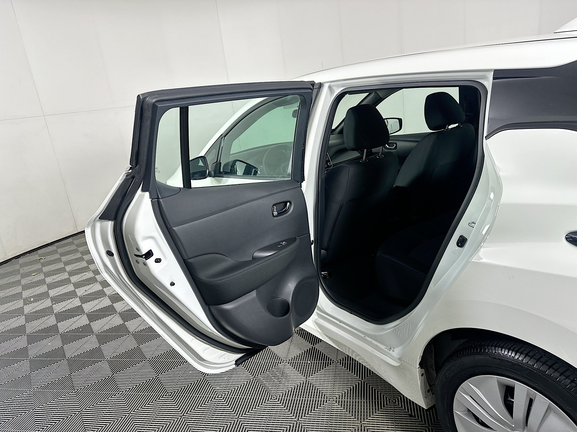 Used 2025 Nissan Leaf S FWD image 24
