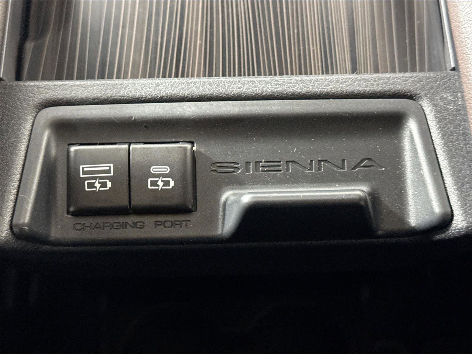 Certified 2021 Toyota Sienna Platinum image 38