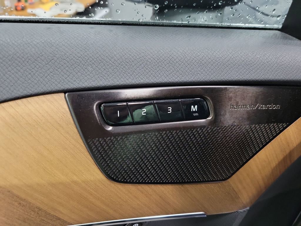 Used 2025 Volvo XC90 B5 Plus w/ Protection Package Premier image 38