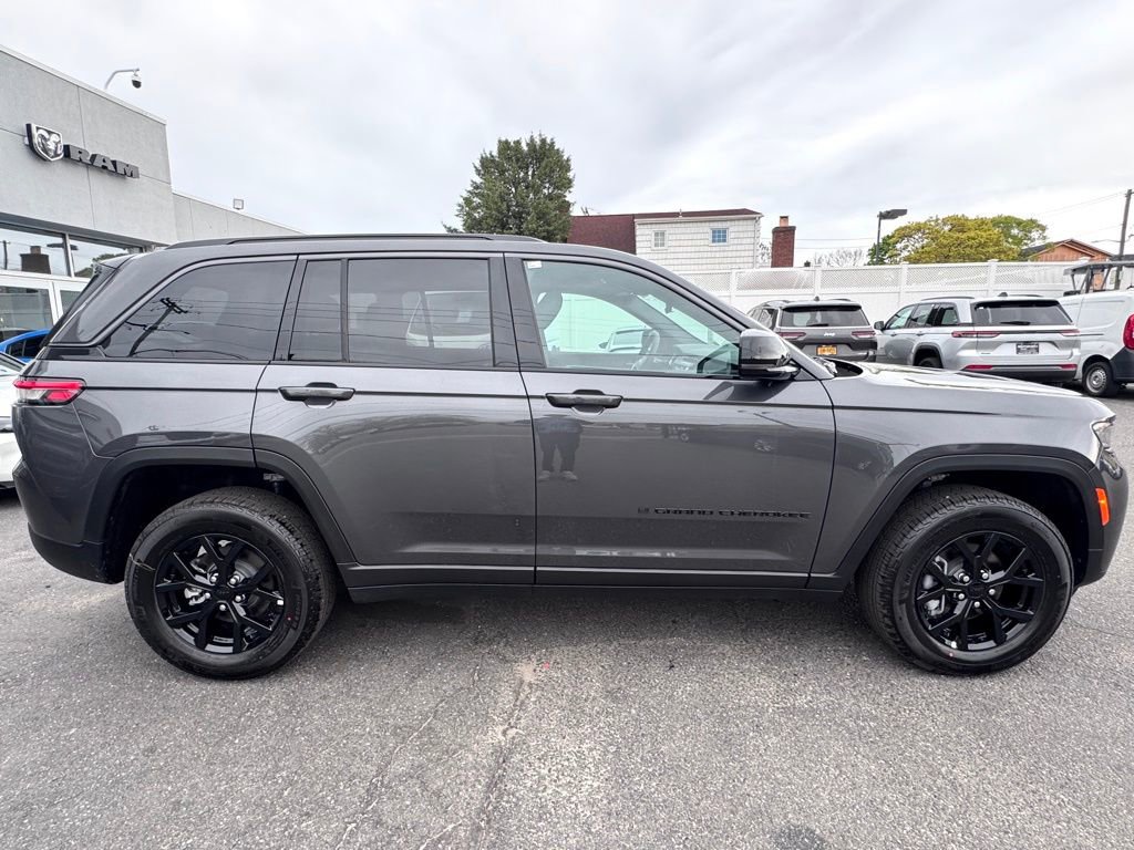 New 2026 Jeep Grand Cherokee Altitude AWD/4WD image 8