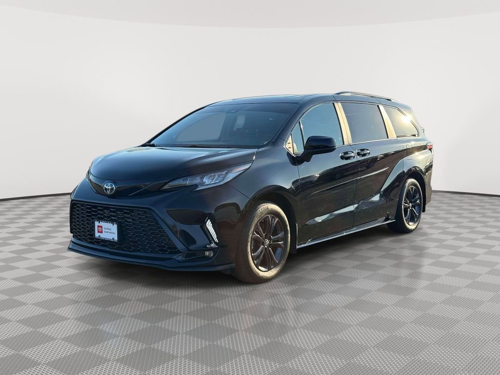 Used 2024 Toyota Sienna XSE w/ XSE Plus Package image 3