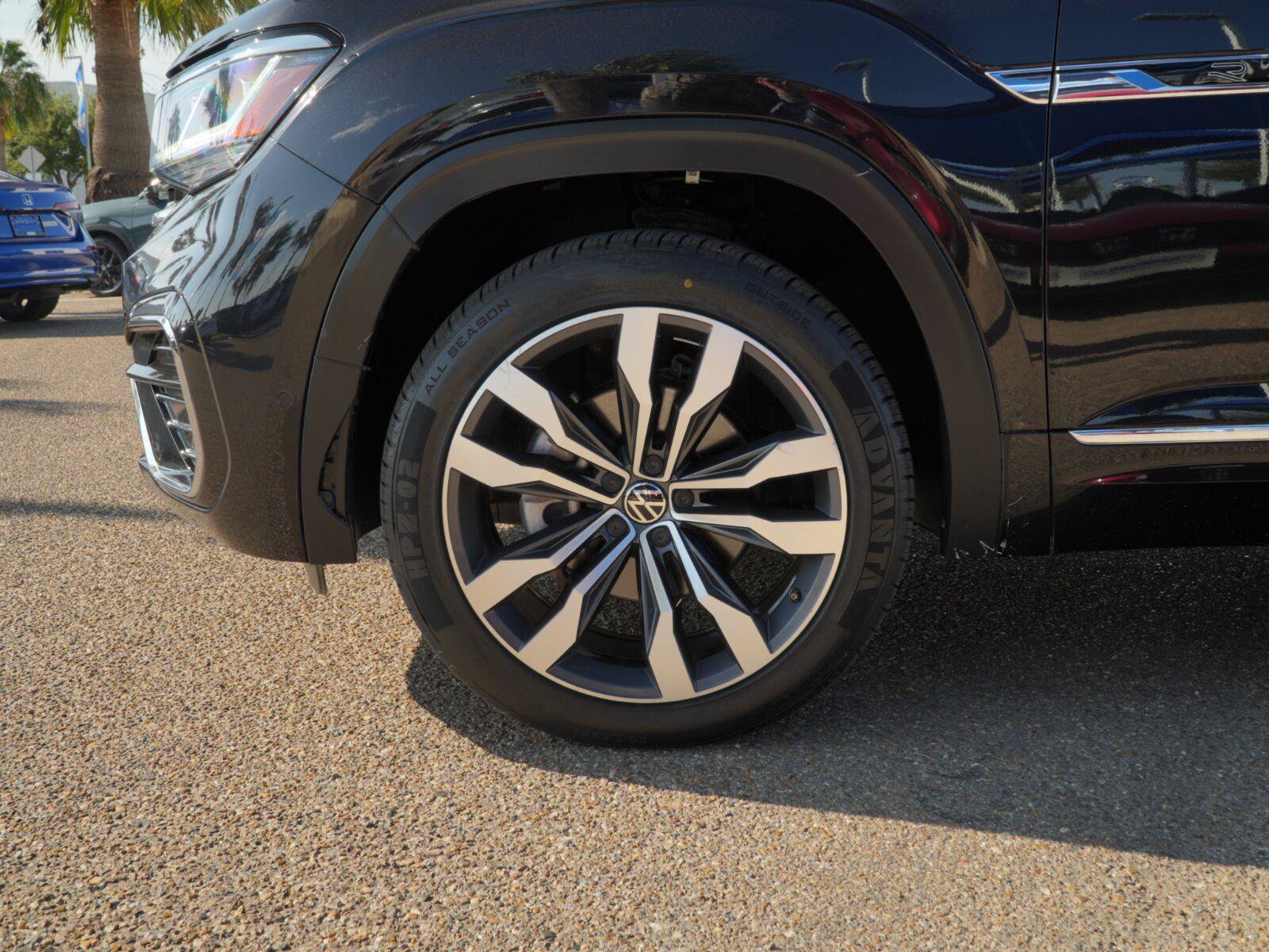Used 2023 Volkswagen Atlas SEL Premium AWD/4WD image 18