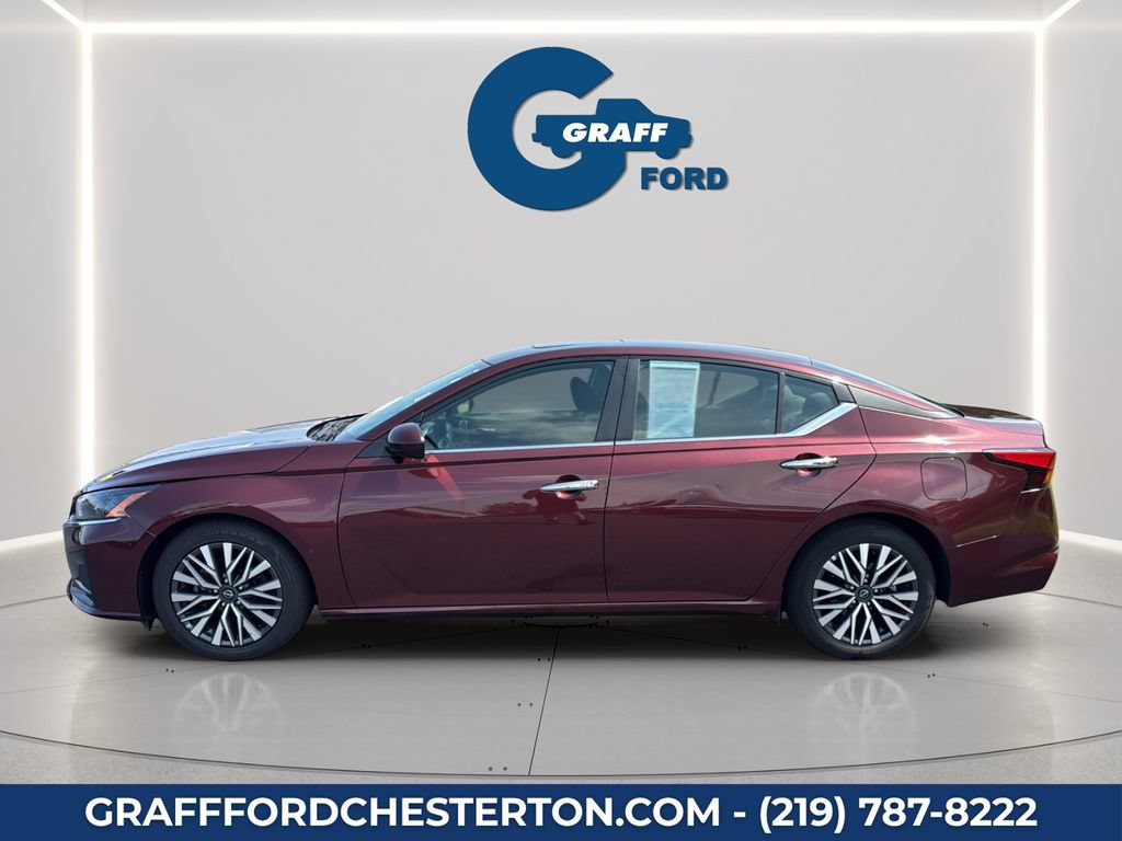 Used 2024 Nissan Altima 2.5 SV w/ SV Premium Package FWD image 3
