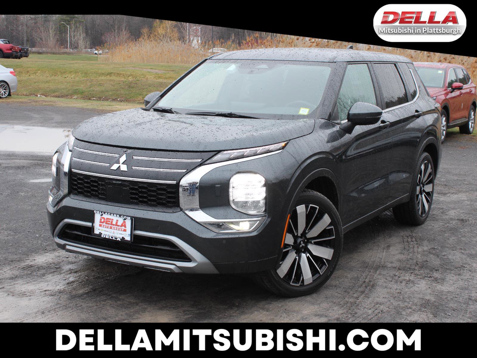 Used 2025 Mitsubishi Outlander SE image 1