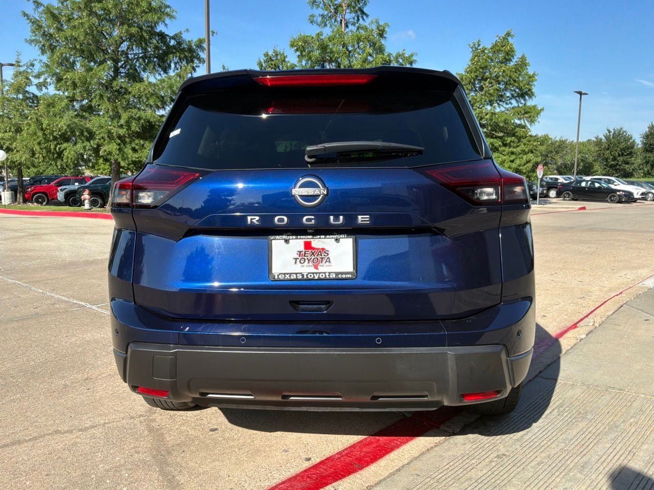 Used 2025 Nissan Rogue SV FWD image 7