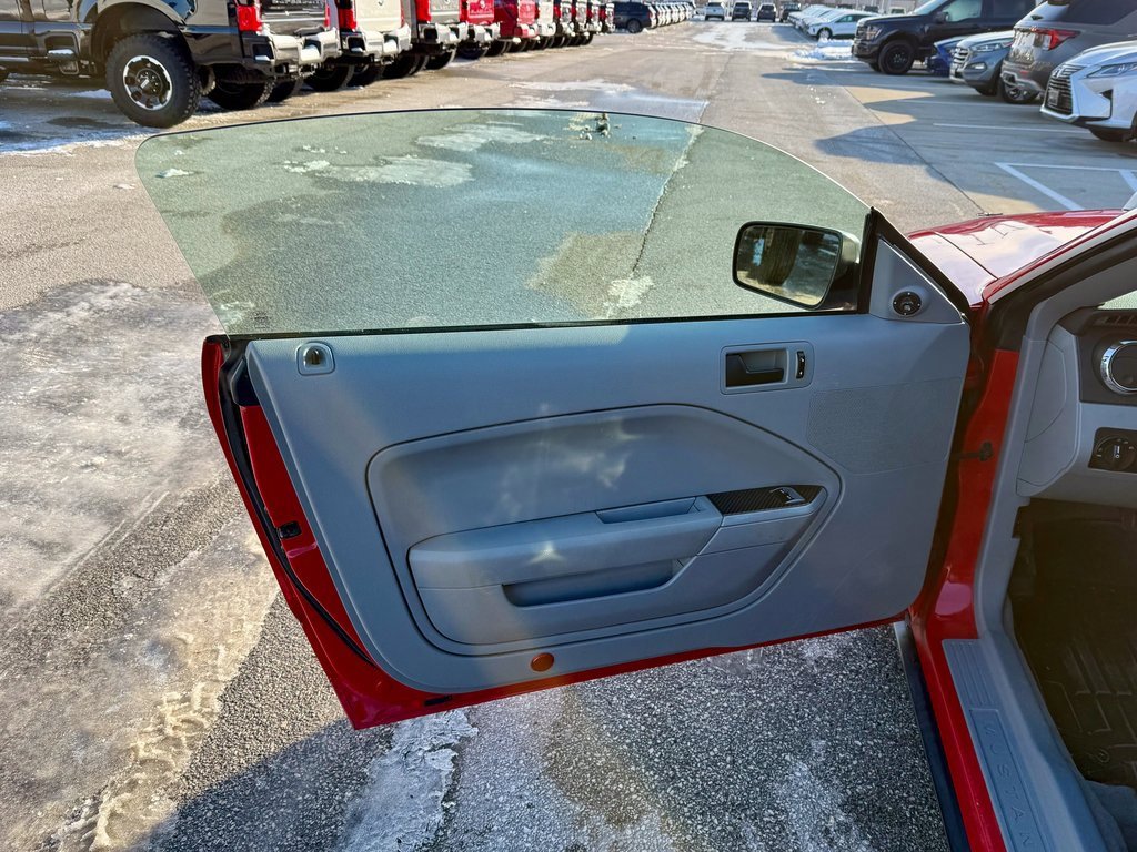 Used 2005 Ford Mustang Coupe image 9