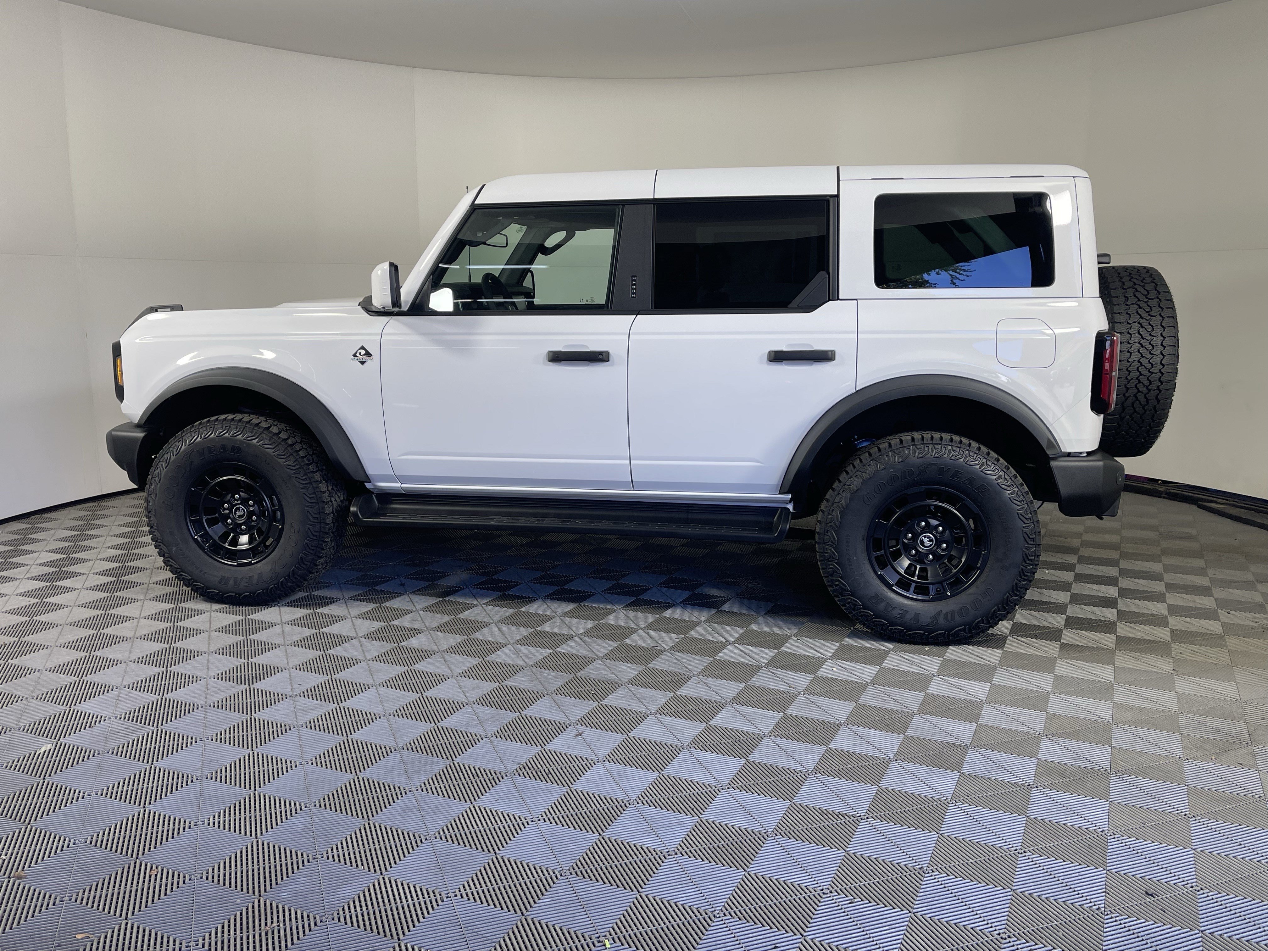 New 2026 Ford Bronco Outer Banks w/ Sasquatch Package AWD/4WD image 2