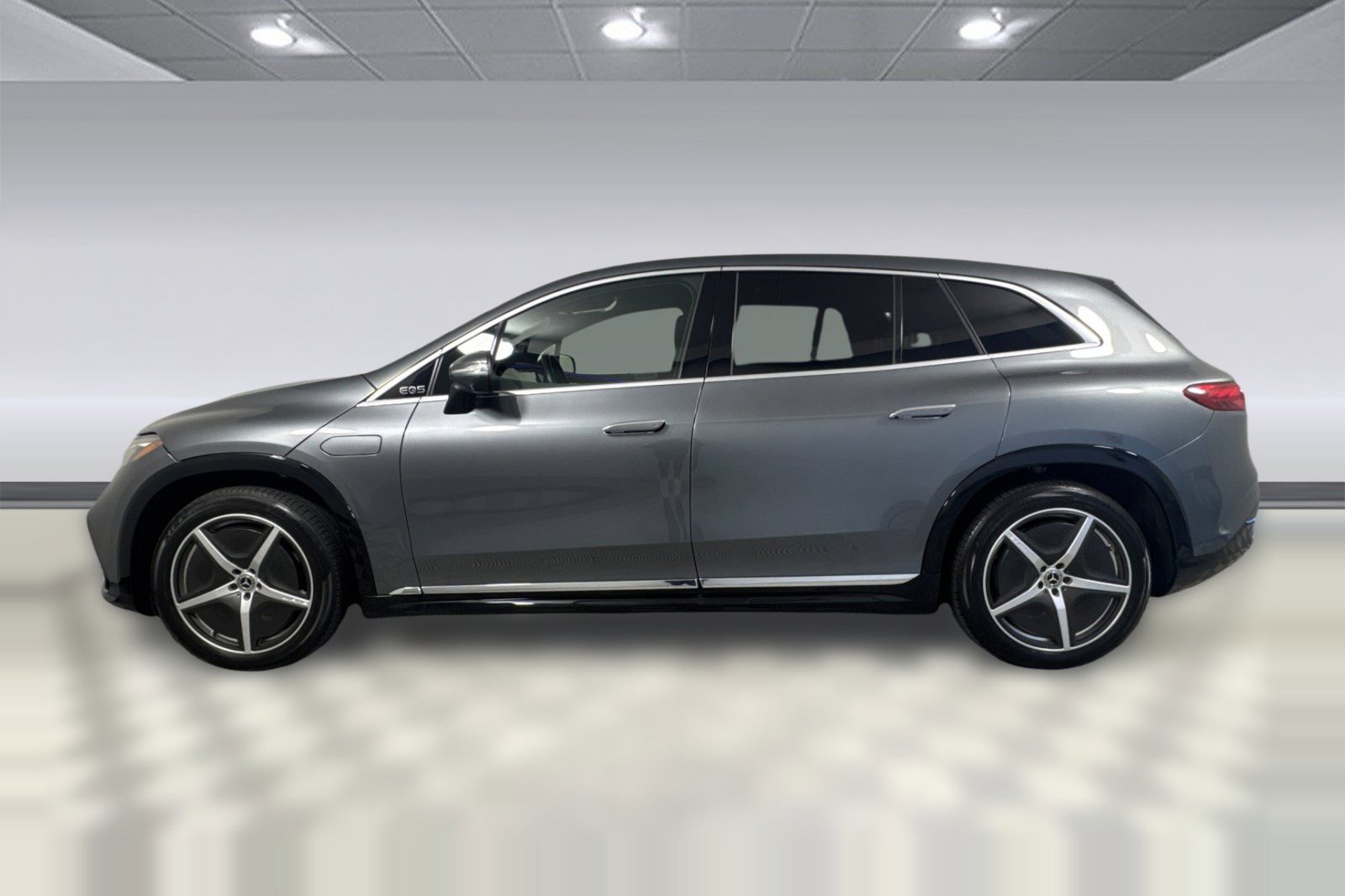 Used 2023 Mercedes-Benz EQS 580 4MATIC SUV image 2