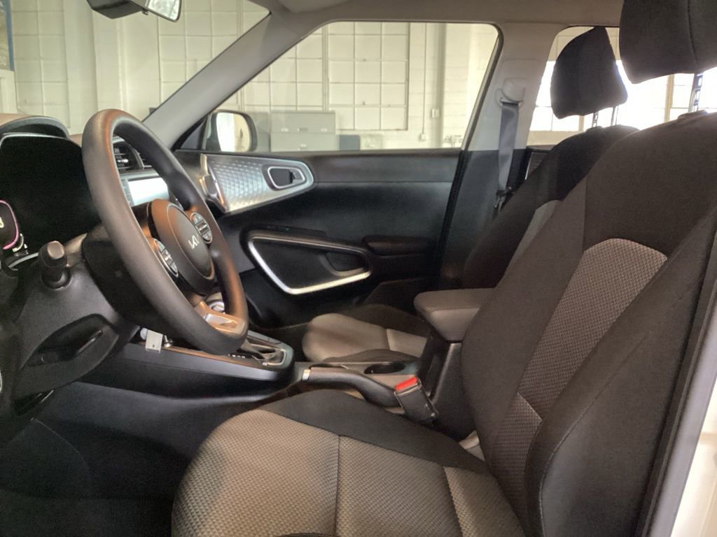 Used 2023 Kia Soul LX image 12