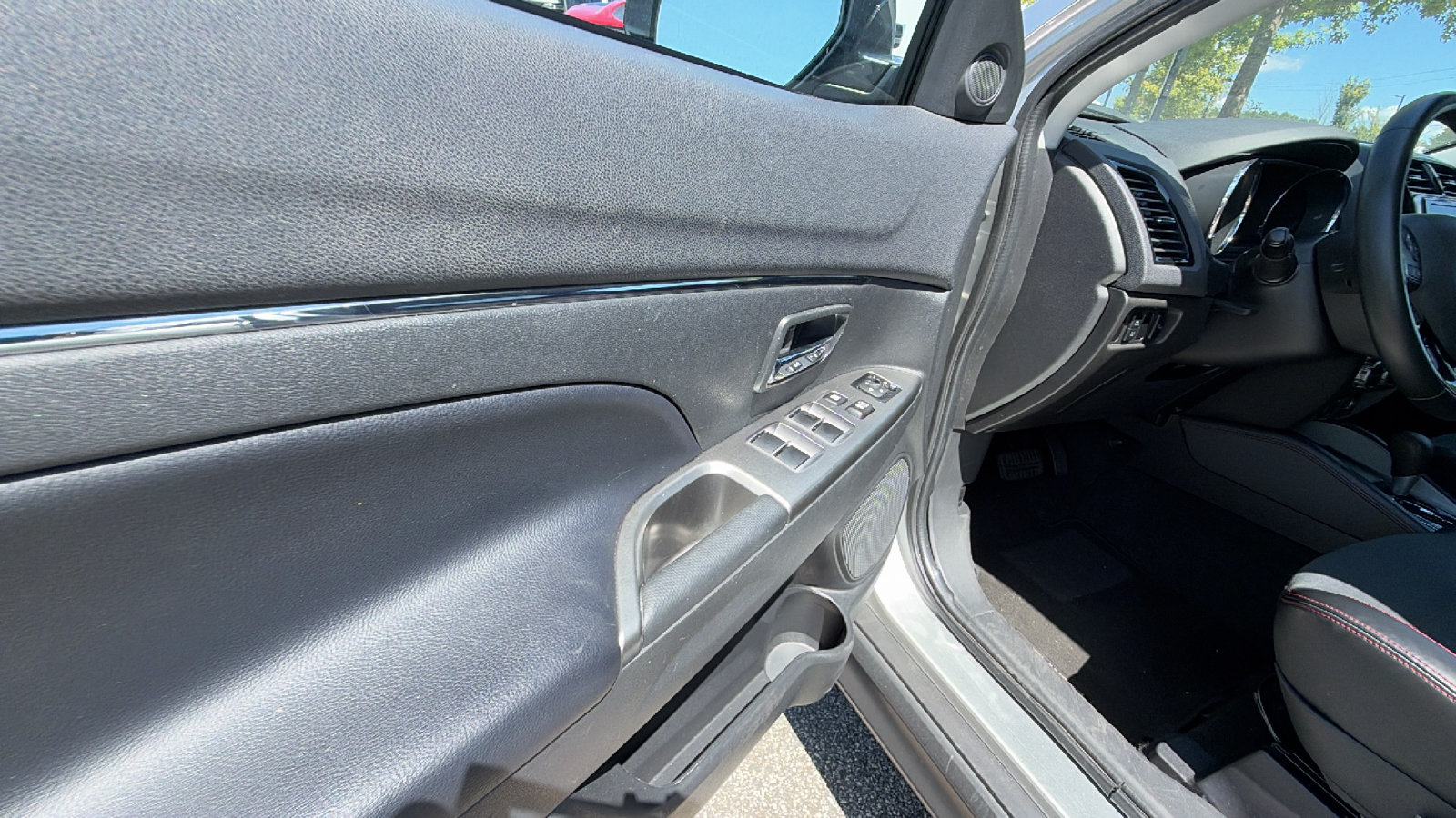 Used 2024 Mitsubishi Outlander Sport AWD image 15