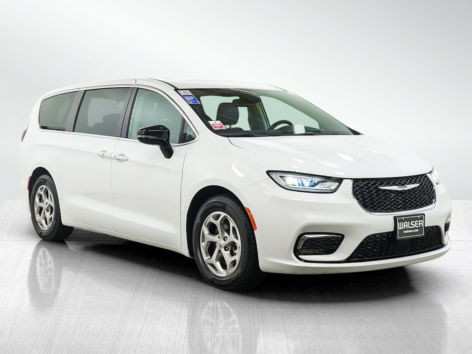 Used 2024 Chrysler Pacifica Limited FWD image 7