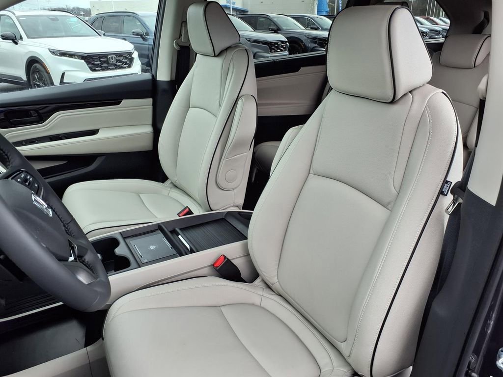 New 2026 Honda Odyssey Touring image 13