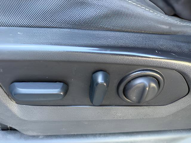 Used 2022 Chevrolet Silverado 2500 Custom w/ Custom Value Package image 12