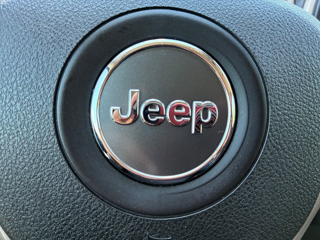Used 2018 Jeep Cherokee Latitude w/ Altitude Package FWD image 7
