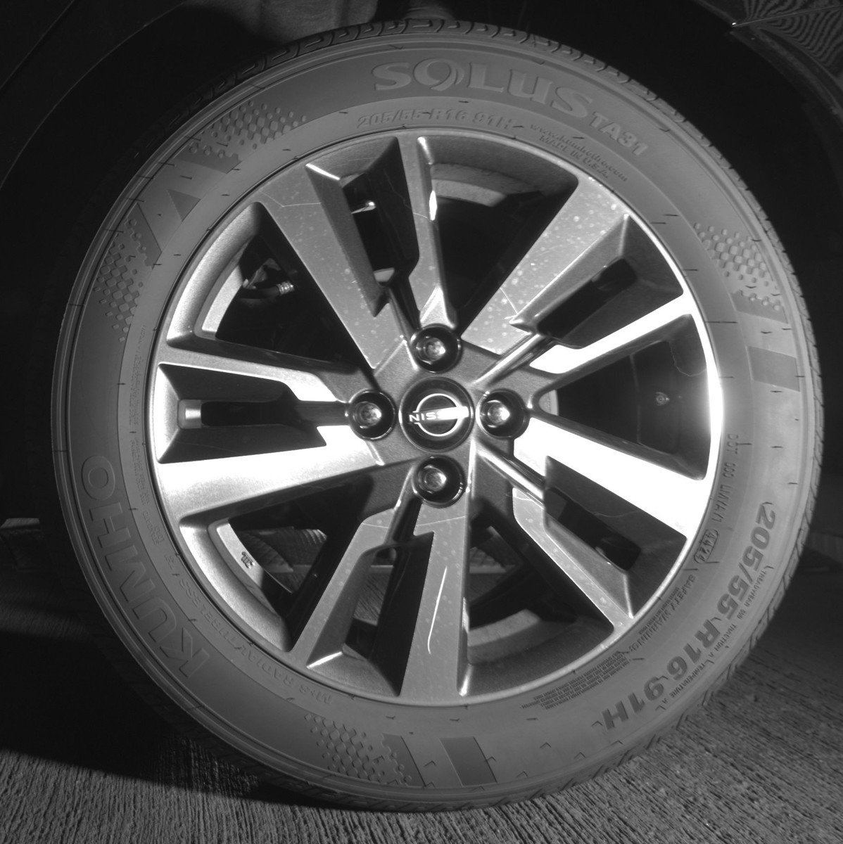 Used 2025 Nissan Versa SV image 14