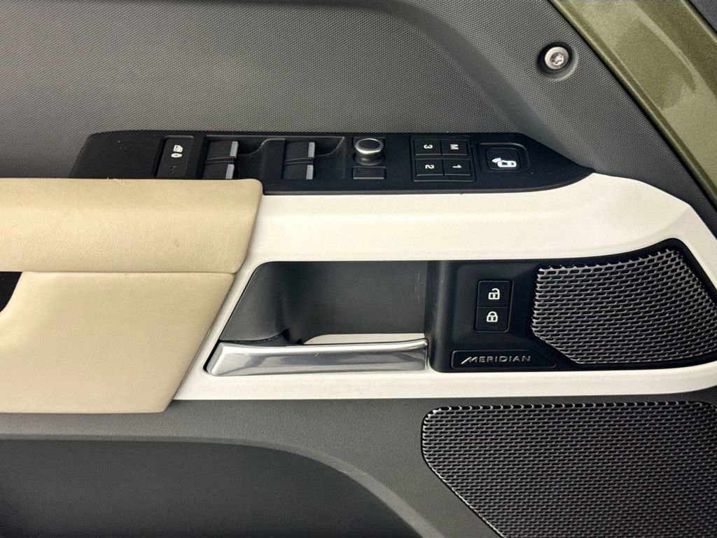 Used 2021 Land Rover Defender 110 X-Dynamic HSE image 16