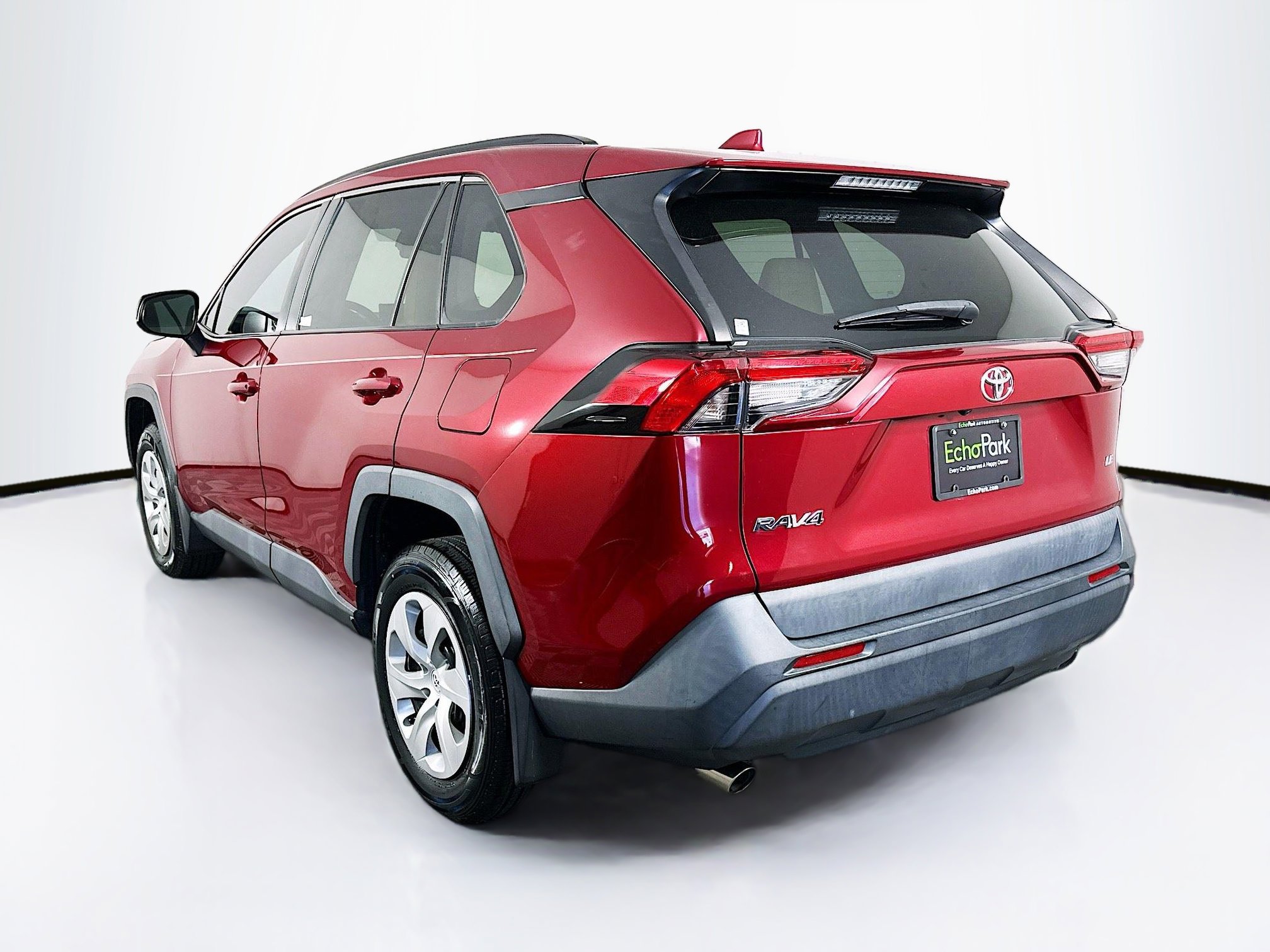 Used 2020 Toyota RAV4 LE FWD image 5