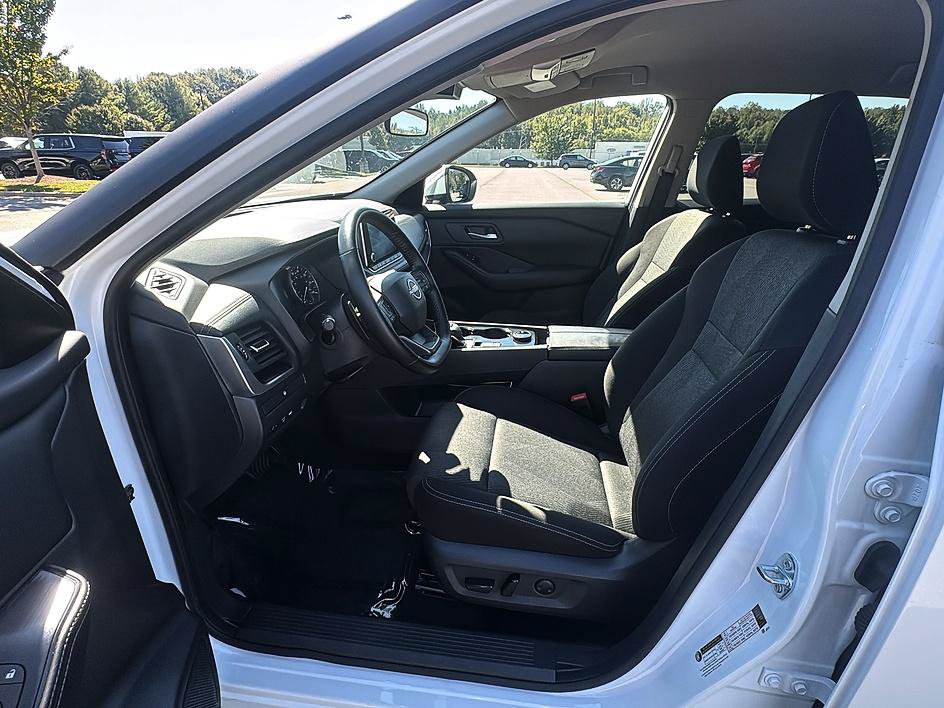 Certified 2025 Nissan Rogue SV AWD/4WD image 13