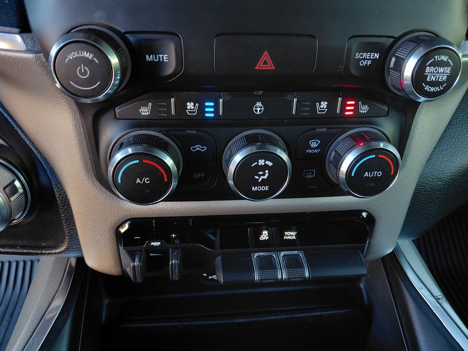 Used 2021 RAM 1500 Laramie AWD/4WD image 12