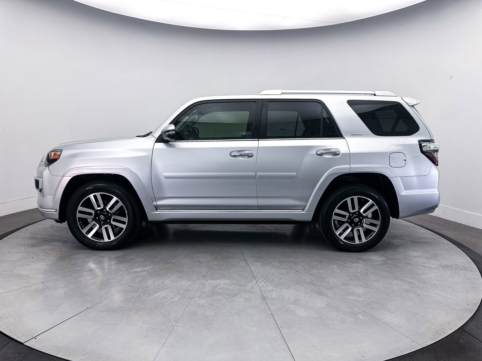 Used 2018 Toyota 4Runner Limited AWD/4WD image 41