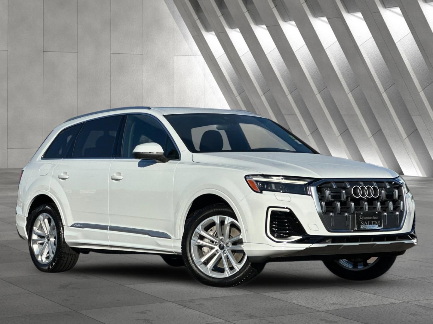 Used 2025 Audi Q7 3.0T Premium Plus w/ Premium Plus Package image 2