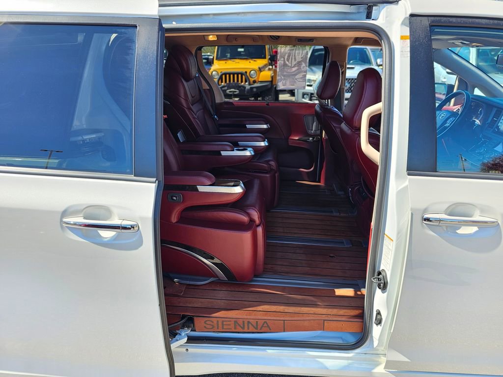 Used 2019 Toyota Sienna XLE w/ XLE Navigation Package image 50